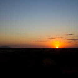 Uluru und Sonnenaufgang